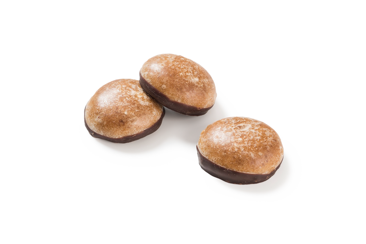 Produktaufnahme von drei runden Lebkuchen. Die Gebäckstücke haben eine glatte, glänzende Oberfläche und sind an der Unterseite jeweils mit einer Schicht Zartbitterschokolade überzogen. 